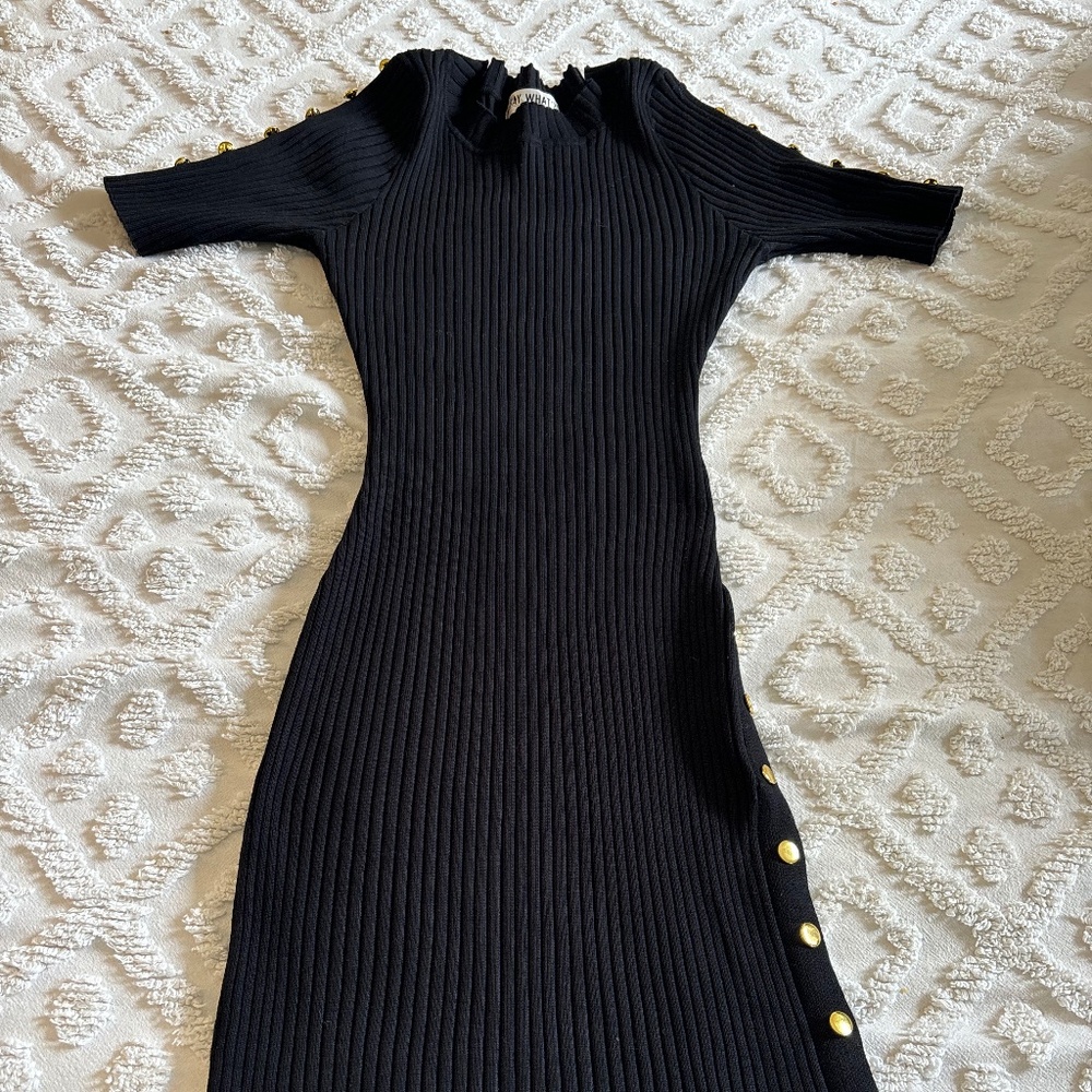 Fitted Classy black dress (Gold buttons)